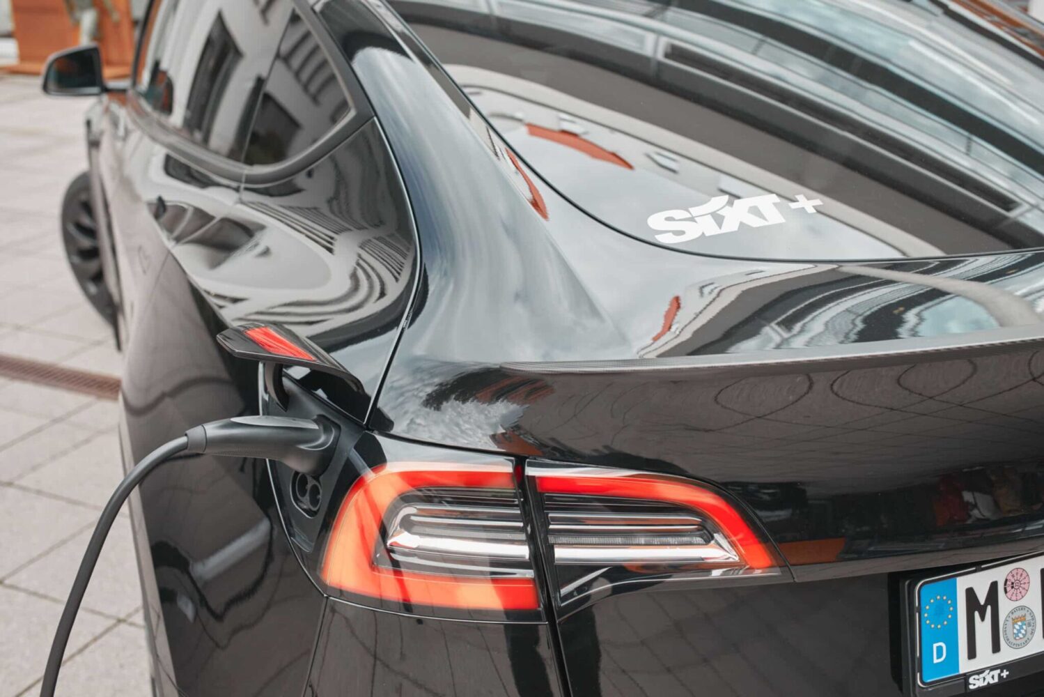 Sixt отказывается от Tesla