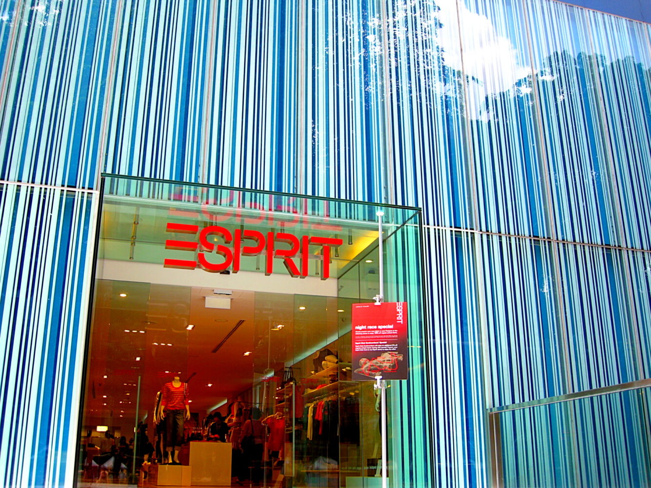 Esprit подала заявление о банкротстве