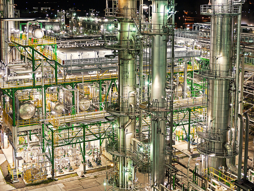 Топливный контроль: Германии разрешили единолично управлять немецкими предприятиями «Роснефти»