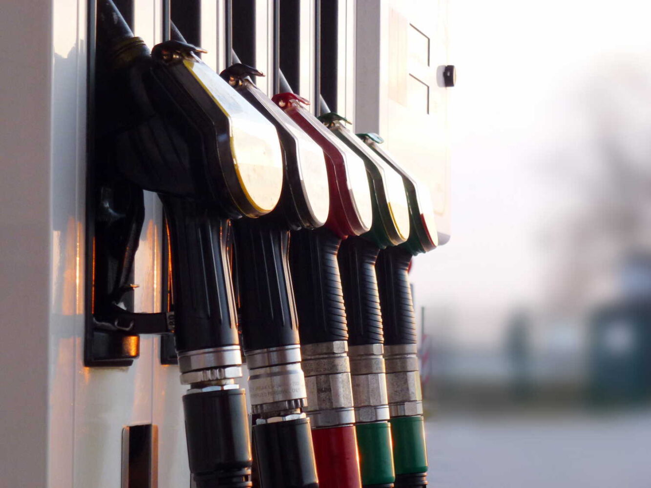 Бензин дорожает: война вокруг Ирана толкает вверх цены на топливо в Германии