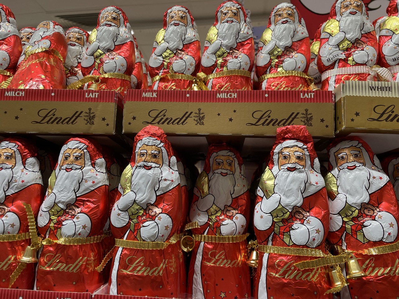 Lindt снижает цены: дорогая марка стала дешевле, чем Milka